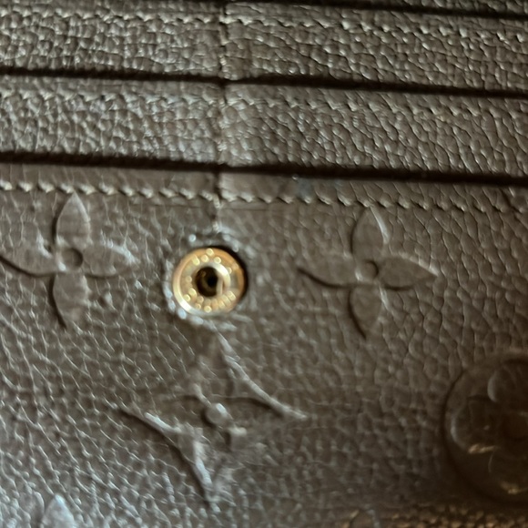 LV Wallet - Picture 11 of 14